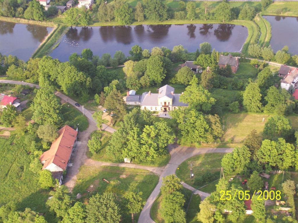 Dworek Mlynarza Затор Екстериор снимка